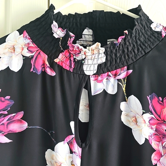 NWOT Venus Floral Long Sleeve Keyhole Neckline Floral Blouse Size 12. - Picture 2 of 15